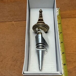 Eiffel Tower Silver and Brown Wine Bottle Stopper. Opened box/never used l